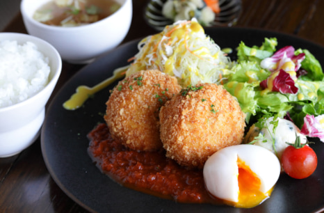 Scallop Cream Croquette with Tomato Sauce の商品画像