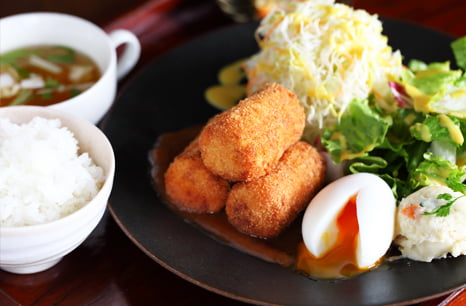 Crab Meat Cream Croquette with Fruit and Vegetable Sauce の商品画像