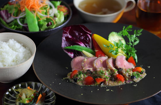 豚フィレ肉のロースト 香味野菜とりんご酢のソース