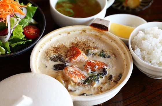 サーモンとほうれん草のクリームシチュー