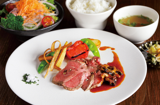 国産牛ロースト 信州茸のシャリアピンソース