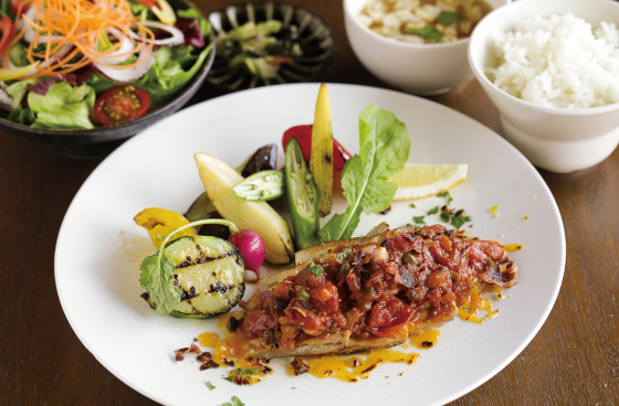 信州米豚のホットサルサ　季節野菜のグリル添え