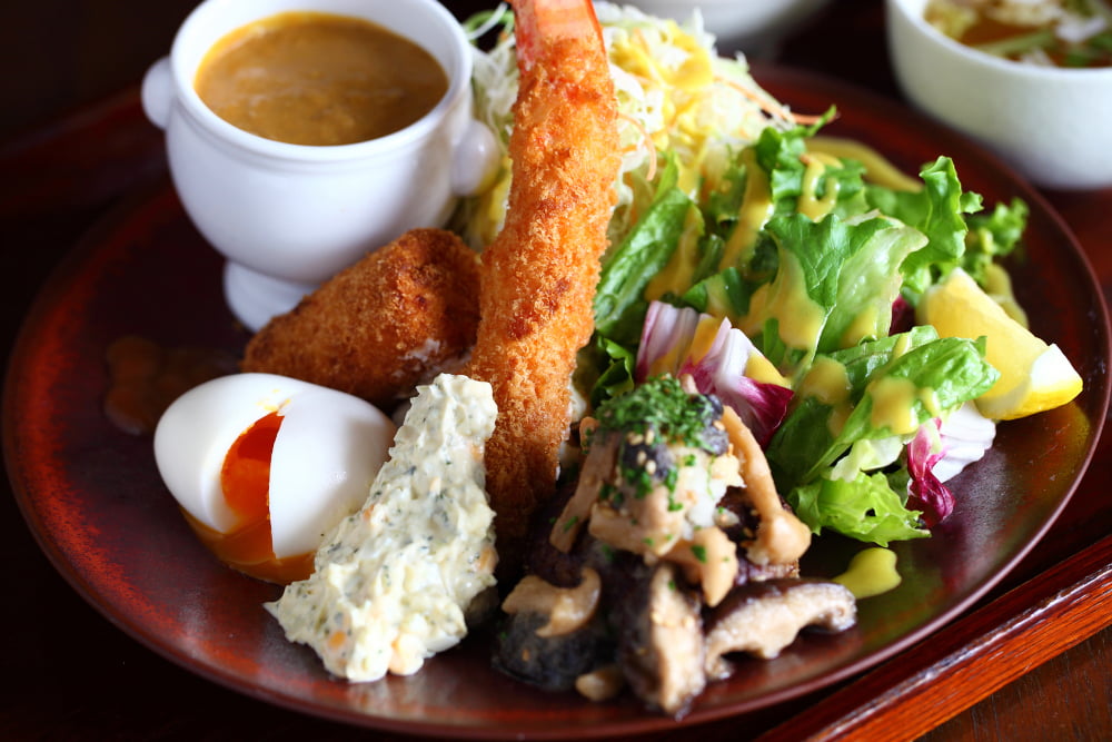 Special Gochiso Selection (Hamburg Steak, Butter Chicken Curry, Crab Meat Cream Croquette, Potato Salad, Deep Fried Prawn & Half-Cooked Egg)