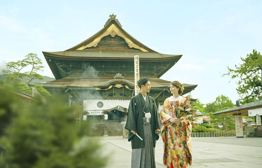 歴史ある神社での神前式