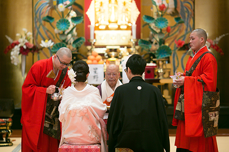 ＜家族・少人数ウェディング＞ 善光寺大勧進式で厳かな誓いのシーンを