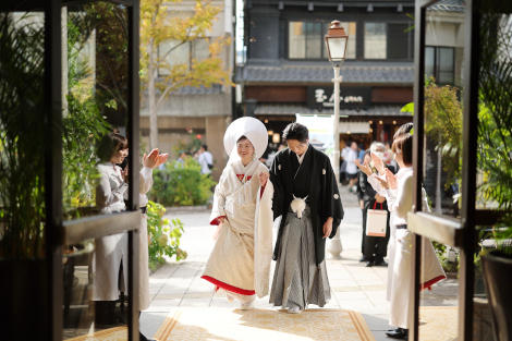 ＜アットホームウェディング＞所縁のある場所とコーディネートでつくる おふたりならではの1日